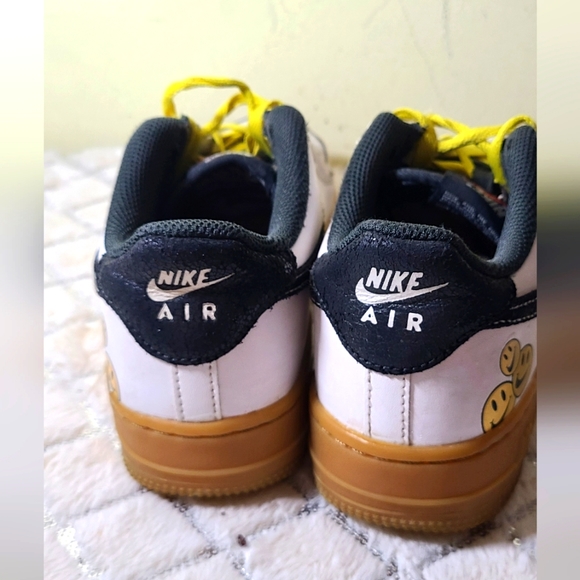 Nike Air Force 1 LV8 Go The extra Smile Size 5 Youth - Picture 3 of 6